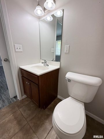 2700 W Forrest Hill Ave Apt 12, Peoria, IL 61604