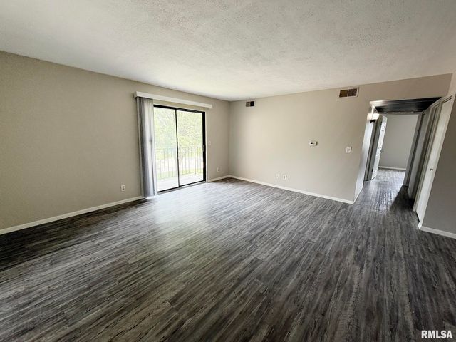 2700 W Forrest Hill Ave Apt 12, Peoria, IL 61604