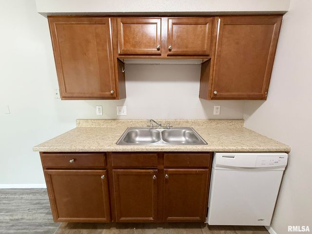 2700 W Forrest Hill Ave Apt 12, Peoria, IL 61604