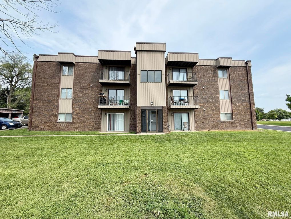 2700 W Forrest Hill Ave Apt 12, Peoria, IL 61604