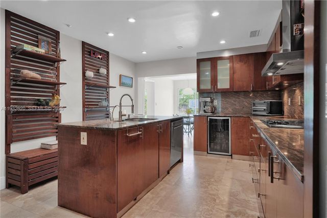 2101 NE 211th Ter ., Miami, FL 33179