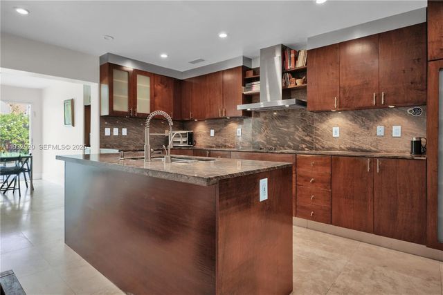 2101 NE 211th Ter ., Miami, FL 33179