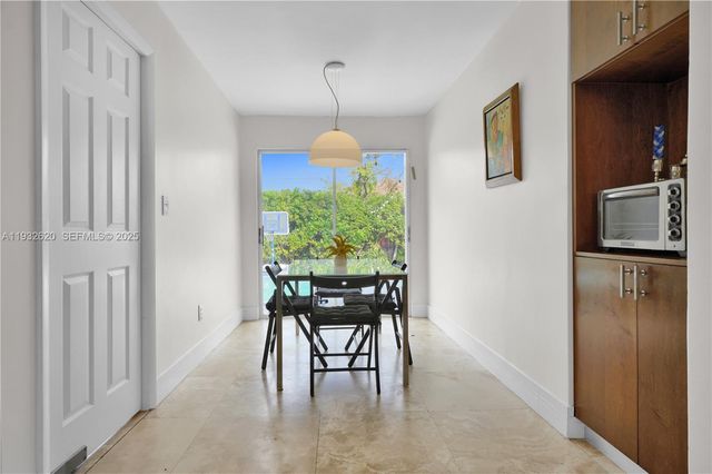 2101 NE 211th Ter ., Miami, FL 33179