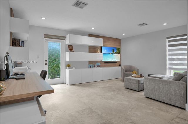 2101 NE 211th Ter ., Miami, FL 33179