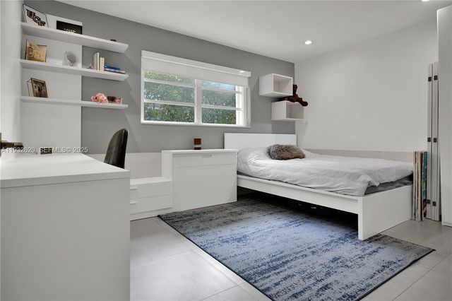 2101 NE 211th Ter ., Miami, FL 33179