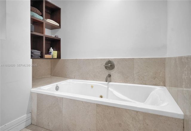 2101 NE 211th Ter ., Miami, FL 33179