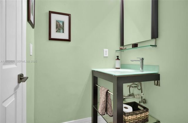 2101 NE 211th Ter ., Miami, FL 33179