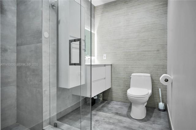 2101 NE 211th Ter ., Miami, FL 33179