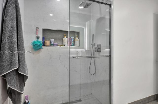 2101 NE 211th Ter ., Miami, FL 33179