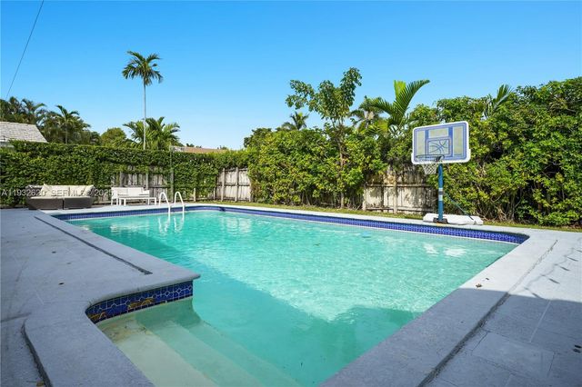 2101 NE 211th Ter ., Miami, FL 33179