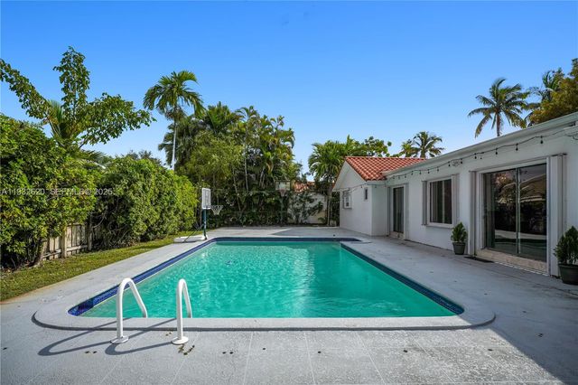 2101 NE 211th Ter ., Miami, FL 33179