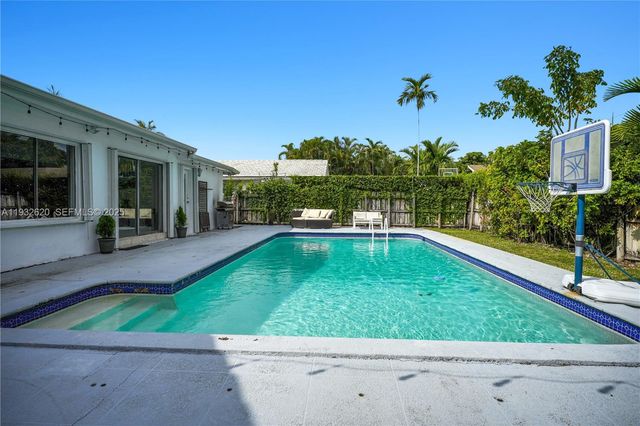 2101 NE 211th Ter ., Miami, FL 33179