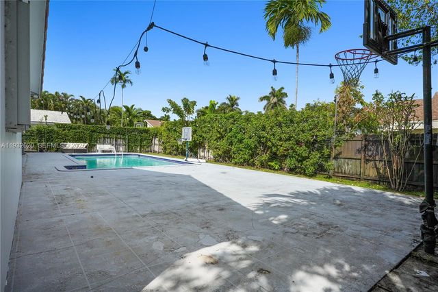 2101 NE 211th Ter ., Miami, FL 33179