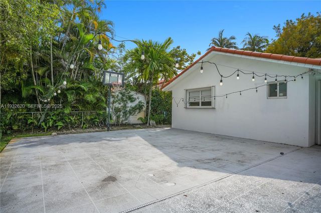 2101 NE 211th Ter ., Miami, FL 33179