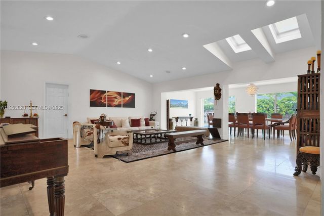 2101 NE 211th Ter ., Miami, FL 33179