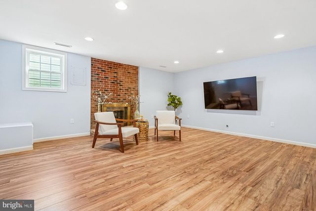 8826 SURVEYORS PL, Springfield, VA 22152