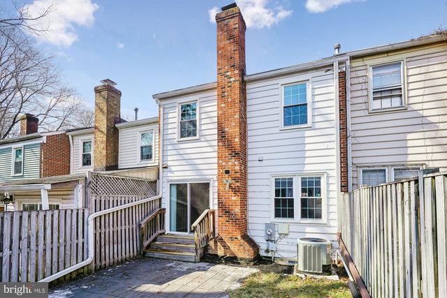 8826 SURVEYORS PL, Springfield, VA 22152