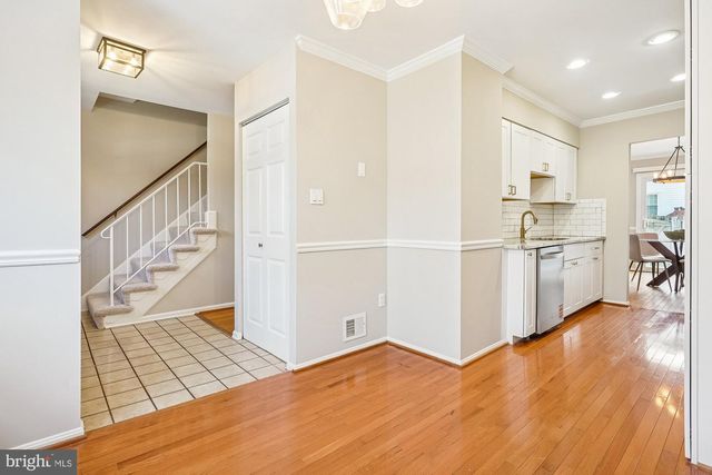 8826 SURVEYORS PL, Springfield, VA 22152