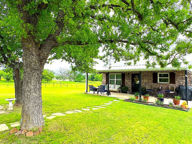229 Oak Tree Court, Poolville, TX 76487