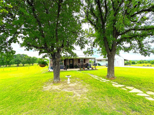 229 Oak Tree Court, Poolville, TX 76487