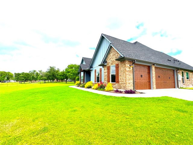 229 Oak Tree Court, Poolville, TX 76487