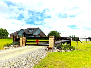 229 Oak Tree Court, Poolville, TX 76487