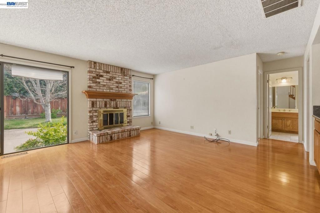 Image 11 of property listing at 642 Fontes Dr, Fremont, CA 94539