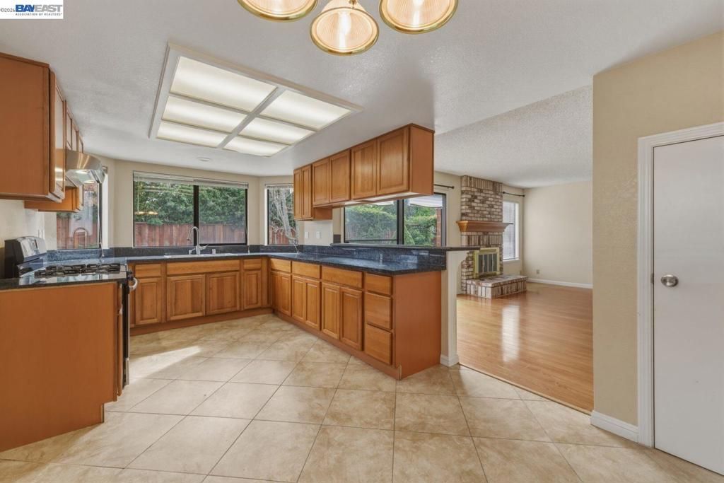 Image 17 of property listing at 642 Fontes Dr, Fremont, CA 94539