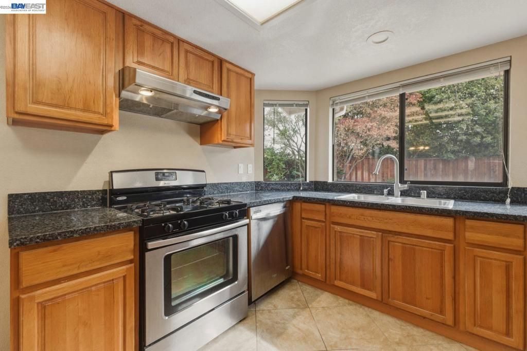 Image 21 of property listing at 642 Fontes Dr, Fremont, CA 94539