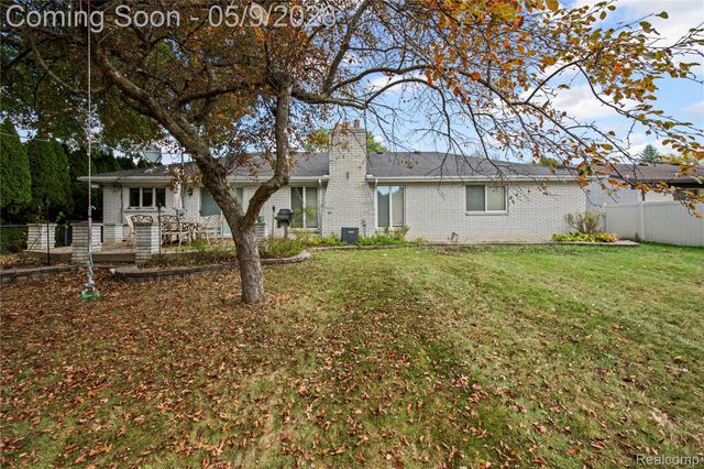 38219 Santa Anna Street, Clinton Charter Township, MI 48036