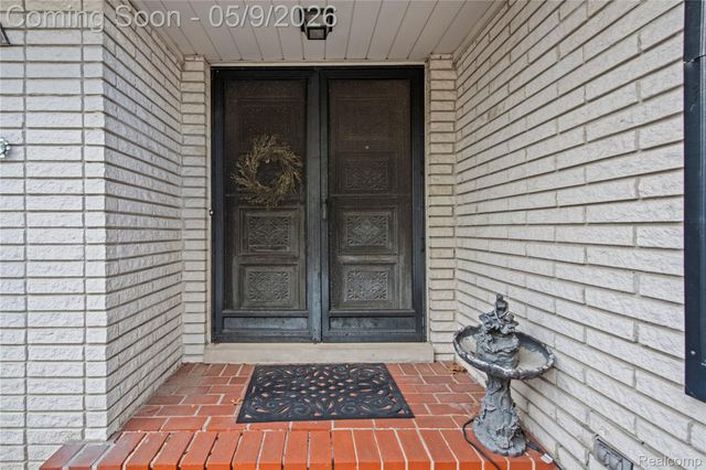 38219 Santa Anna Street, Clinton Charter Township, MI 48036
