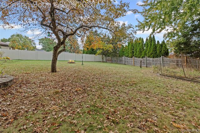 38219 Santa Anna Street, Clinton Charter Township, MI 48036