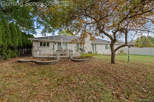 38219 Santa Anna Street, Clinton Charter Township, MI 48036
