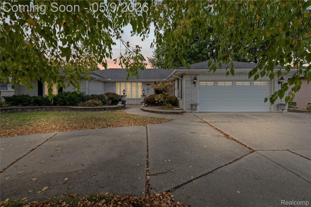 38219 Santa Anna Street, Clinton Charter Township, MI 48036