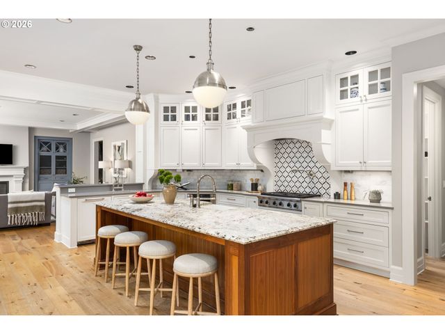 11760 S BREYMAN Ave, Portland, OR 97219