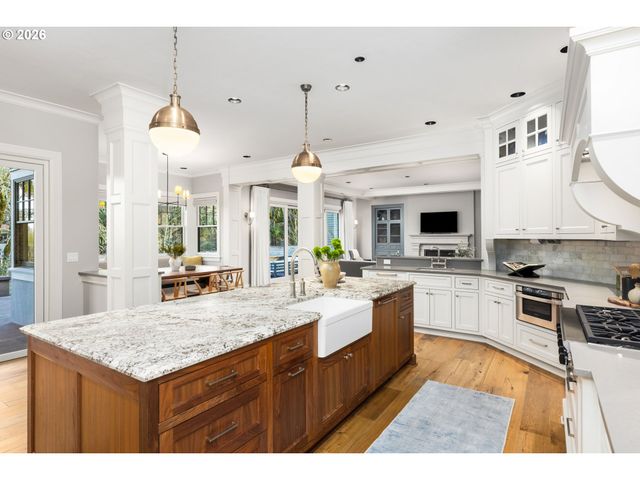 11760 S BREYMAN Ave, Portland, OR 97219