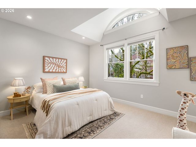 11760 S BREYMAN Ave, Portland, OR 97219