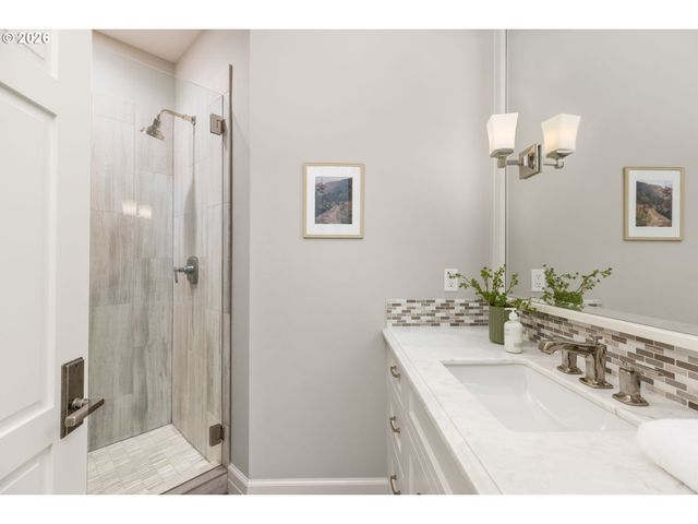 11760 S BREYMAN Ave, Portland, OR 97219