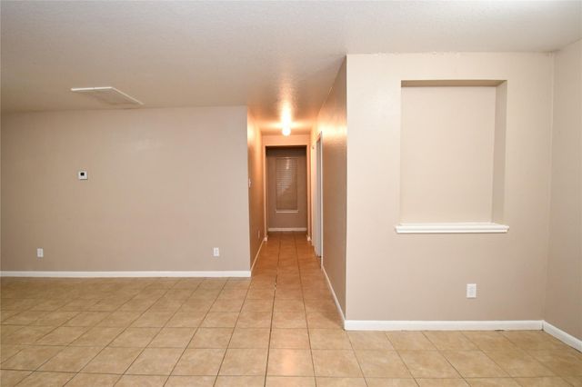 6618 Hawthorne Falls Lane, Houston, TX 77049