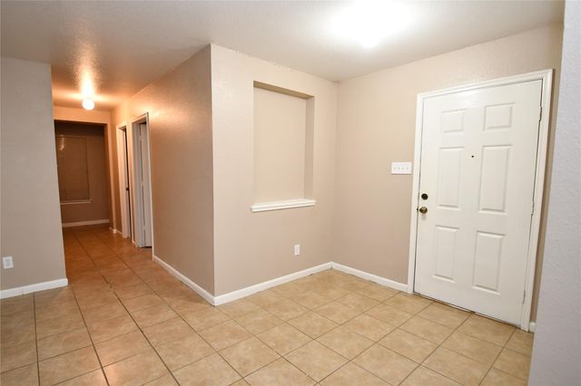 6618 Hawthorne Falls Lane, Houston, TX 77049