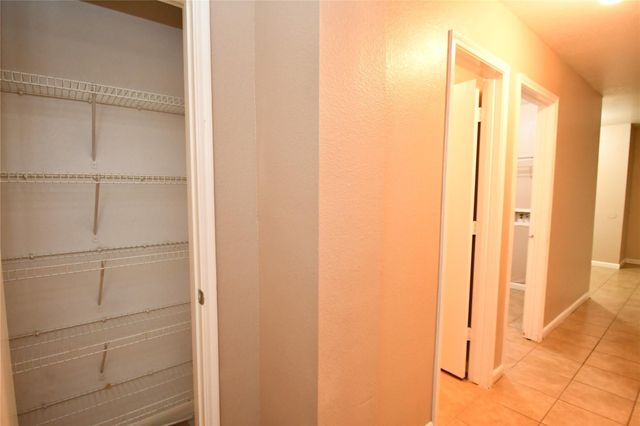 6618 Hawthorne Falls Lane, Houston, TX 77049