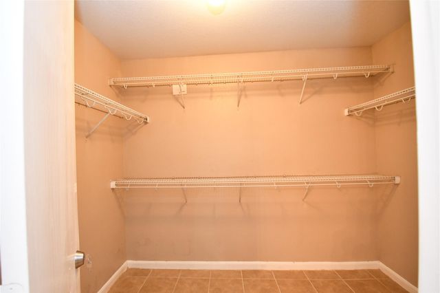 6618 Hawthorne Falls Lane, Houston, TX 77049