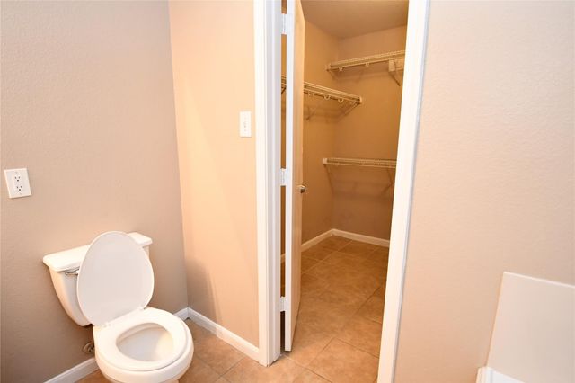 6618 Hawthorne Falls Lane, Houston, TX 77049