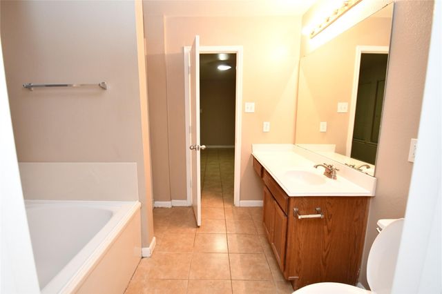 6618 Hawthorne Falls Lane, Houston, TX 77049