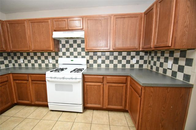 6618 Hawthorne Falls Lane, Houston, TX 77049