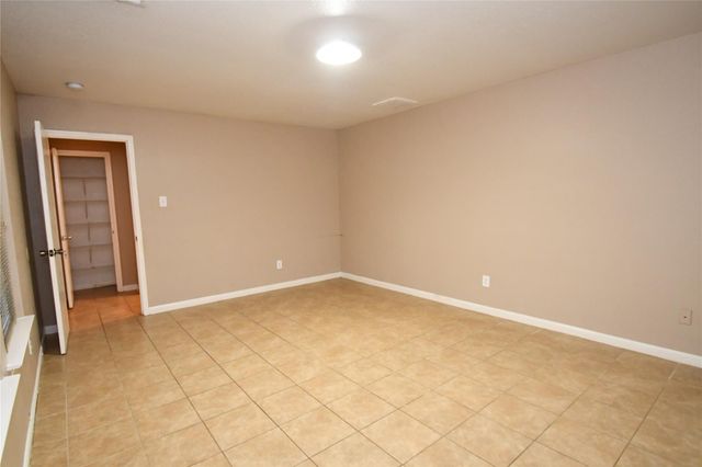 6618 Hawthorne Falls Lane, Houston, TX 77049