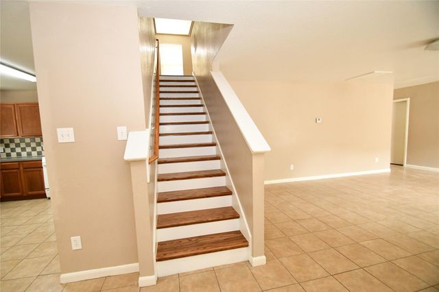 6618 Hawthorne Falls Lane, Houston, TX 77049