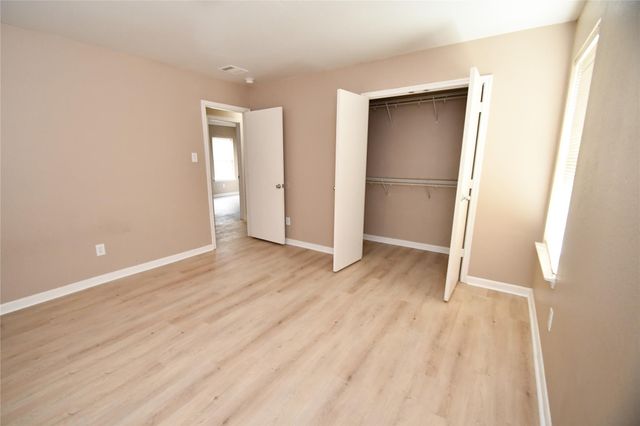 6618 Hawthorne Falls Lane, Houston, TX 77049