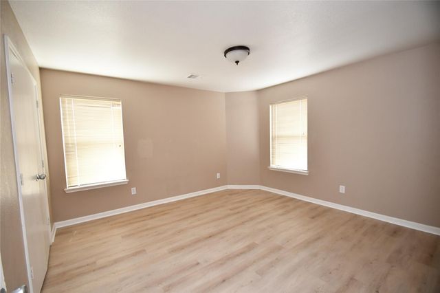 6618 Hawthorne Falls Lane, Houston, TX 77049