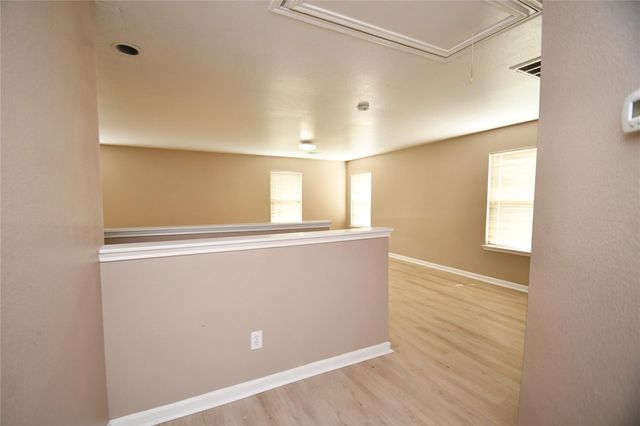 6618 Hawthorne Falls Lane, Houston, TX 77049